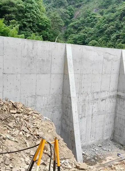 保定蠡县重力式挡土墙